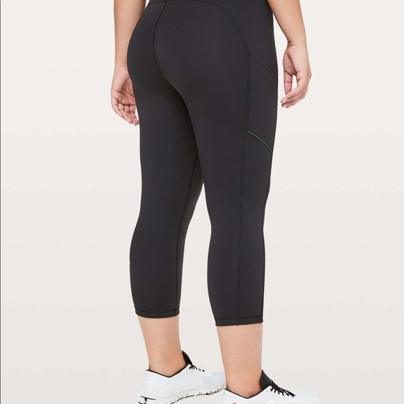 Lululemon Speed Up Crop *21" Black (First Release) Black Size 8 Practically new - Picture 9 of 12